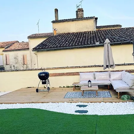 Maison 4 Personnes Avec Grande Piscine Et Jacuzzi Castillon-la-Bataille Buitenkant foto
